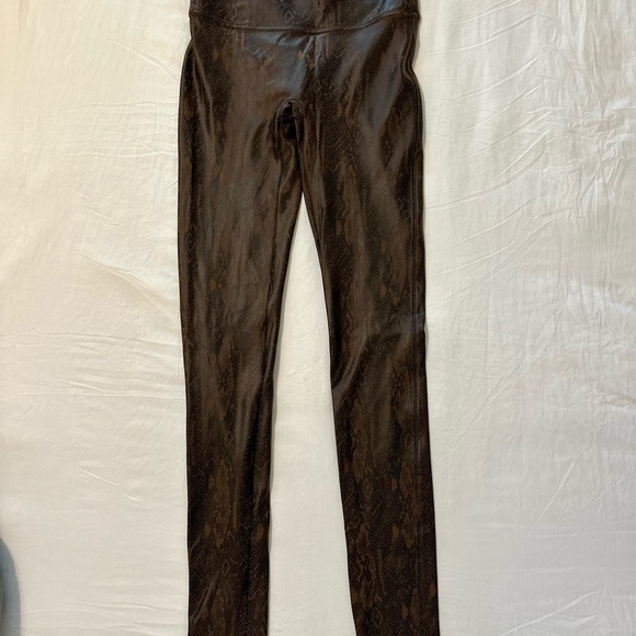 SPANX Brown Snake Pattern Leggings - Picture 3 of 3